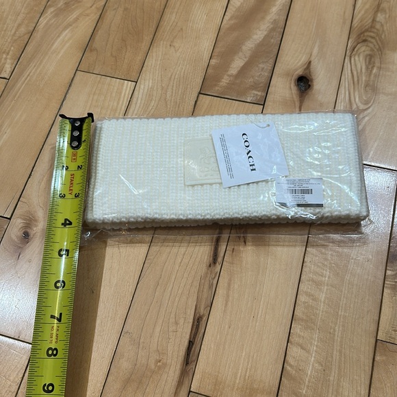BNWT Coach Earwarmer Headband. - Picture 7 of 8